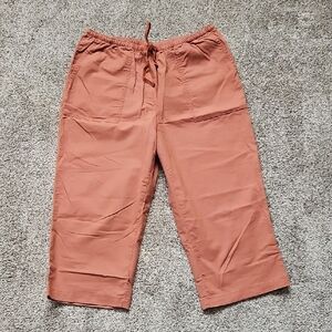 EUC L.L. Bean Sunwashed Classic Fit Capris - Medium Petite